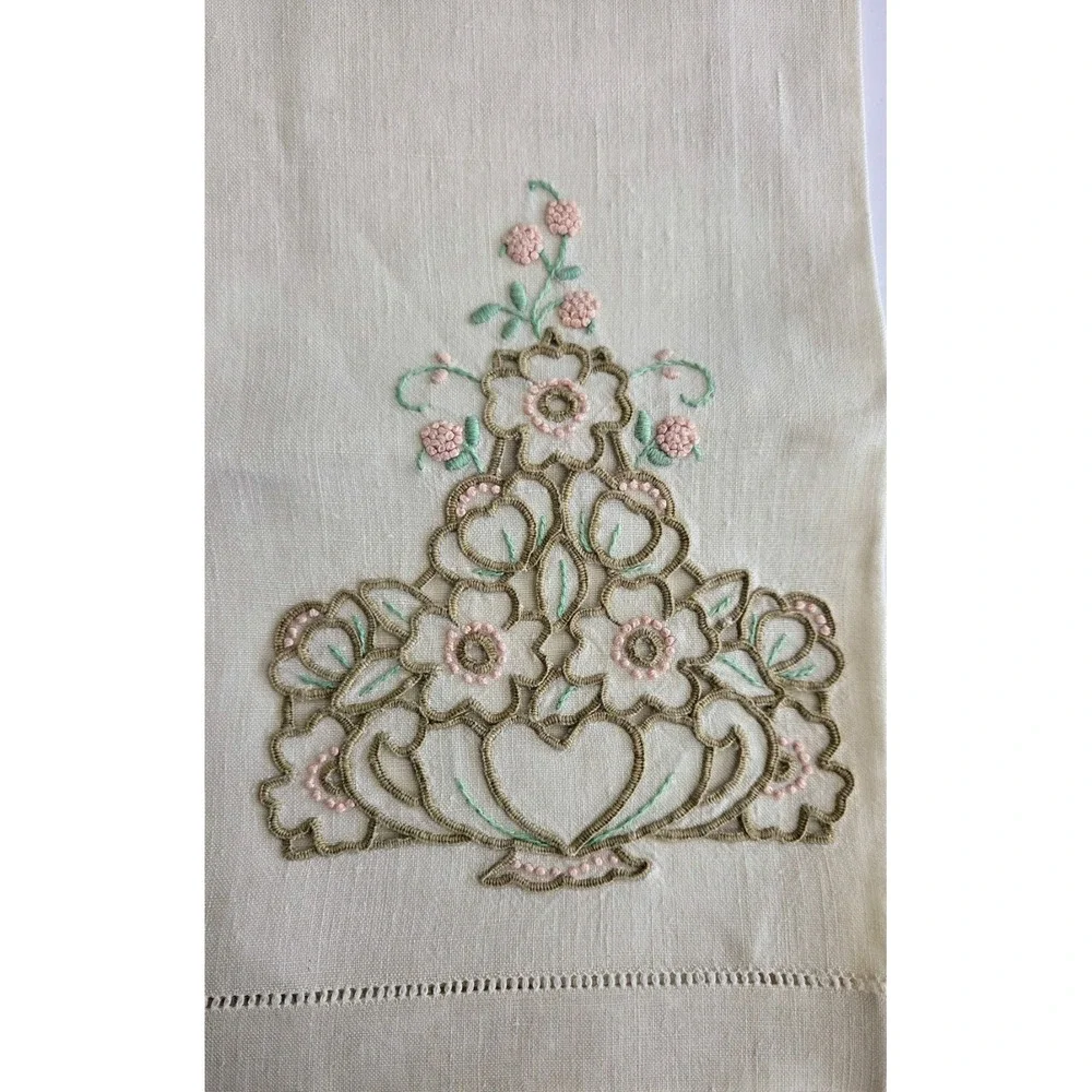 Vintage Pair of‎ Embroidered Crewel Linen Dish Hand Towels Cloths  Floral Retro